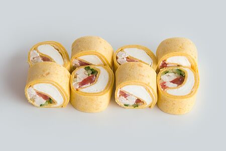 Ролл с курицей в тортилье