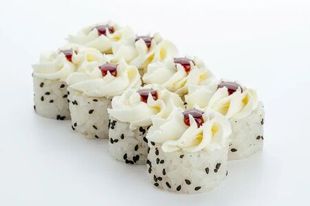 Жареный окунь, яблоко и салат