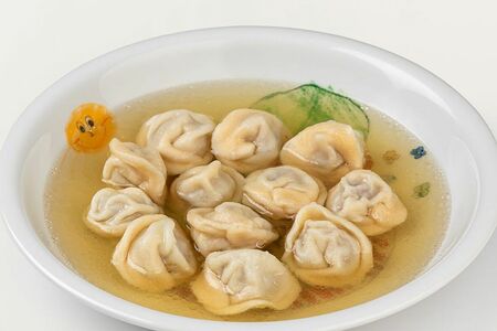 Мини-пельмени в бульоне