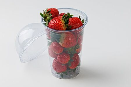 Клубника в стакане