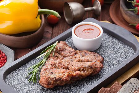 Стейк из cвинoй шеи на гриле