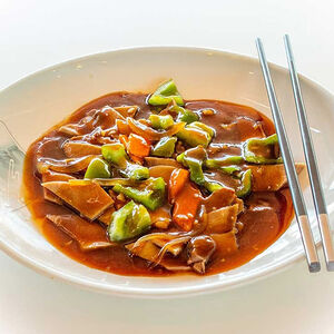 Язык говяжий в соевом соусе