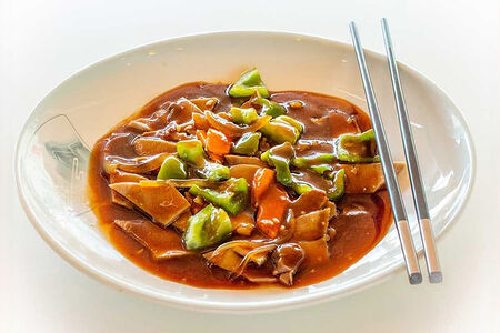 Язык говяжий в соевом соусе