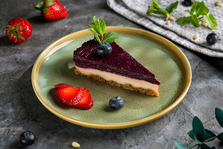 Raw Черничный чизкейк