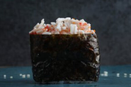 Гункан с крабом