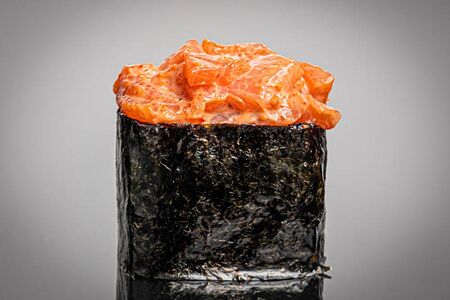 Гункан копчёный лосось