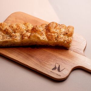 Фокачча, запеченная с сыром моцарелла