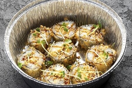 Тёплый ролл с угрём и арахисом