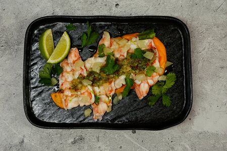 Креветки маринованные с ананасом