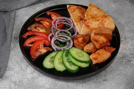 Шпажка свиная на тарелке