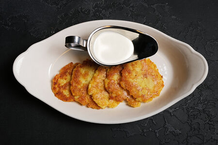 Драники со сметаной