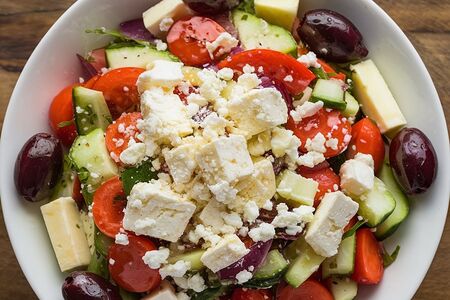 Салат греческий с дрессингом от Шефа