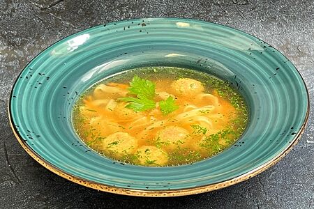 Супчик с домашней безглютеновой лапшой и фрикадельками