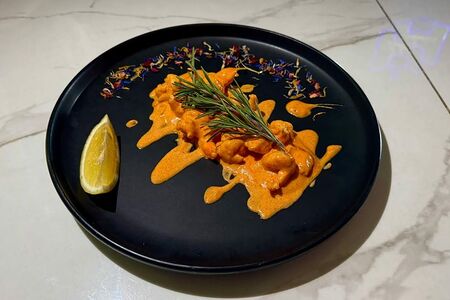 Креветки в соусе сацебели