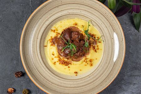 Щеки под соусом Демигляс