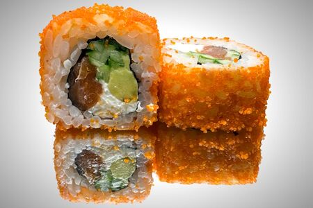 Ролл Калифорния с лососем