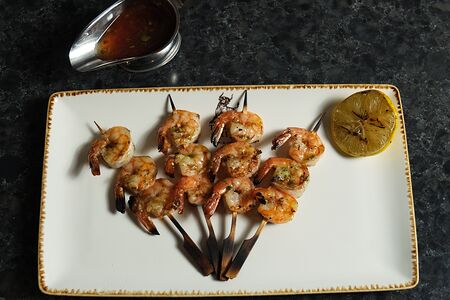 Креветки, обжаренные на гриле