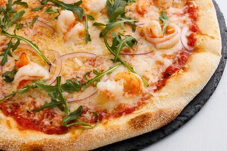 Креветка с томатами