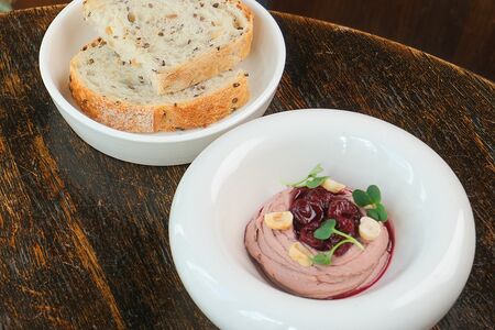 Паштет куриный с соусом вишня-бурбон