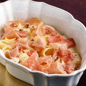 Каламарата с прошутто San Daniele D.O.P, горгондзолой и грецким орехом 