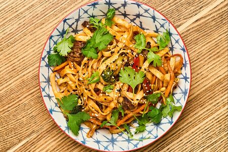 Вок Говяжья вырезка и брокколи