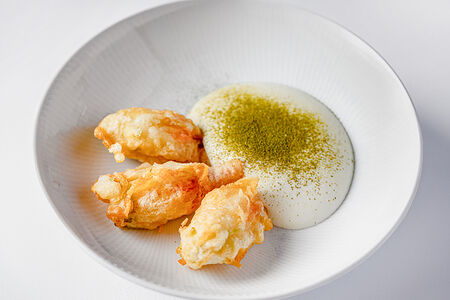 Цветы цукини с крабом и сырным муссом 