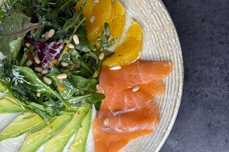 Салат с авокадо и семгой