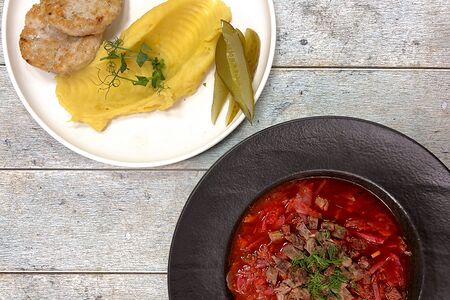 Борщ, куриная котлета с пюре