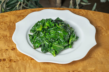 Припущенный шпинат