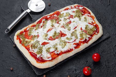 Римская пицца Чоризо песто