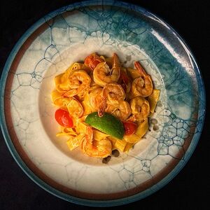 Том ям фетучини с креветкой 
