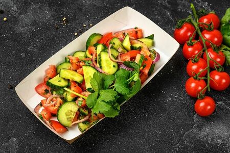 Салат со свежими овощами