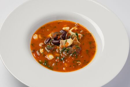 Суп с мини-кальмарами и фасолью