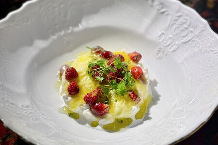 Страчателла с земляникой и лавандовым медом