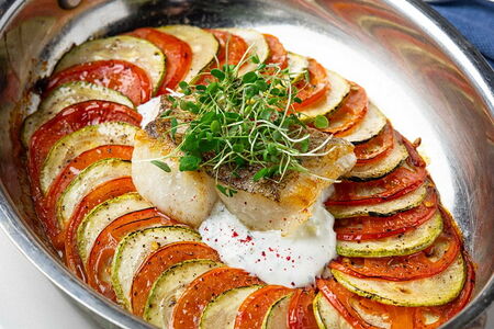 Палтус с рататуем и соусом дзадзыки