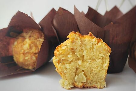 Маффин с яблоком и грецким орехом