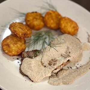 Медальоны из говяжьей вырезки под перечным соусом