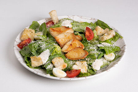 Салат Цезарь с курицей