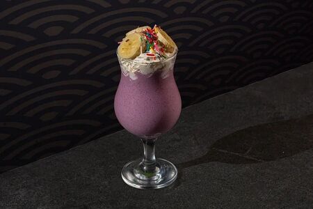 Банан-черника милкшейк