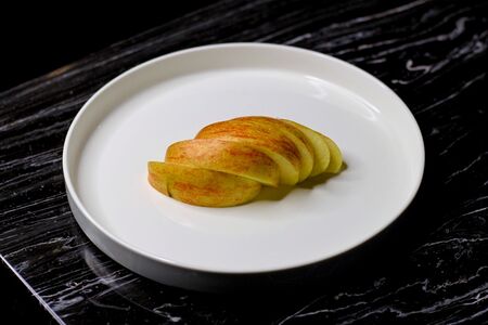 Яблоки свежие