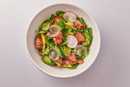 Салат с утиной грудкой