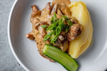 Бефстроганов с лисичками