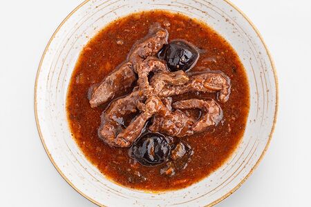 Говядина, тушенная с черносливом