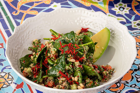 Салат с авокадо, амарантом и киноа