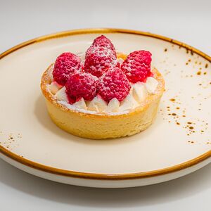 Тарталетка с малиной