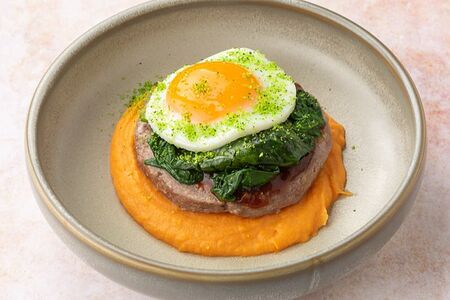 Бифштекс с пюре из батата