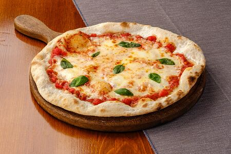 Пицца Маргарита с моцареллой в собственном соку