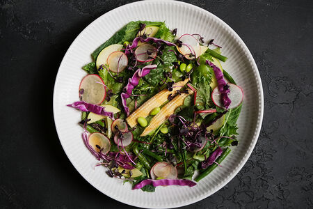 Большой зеленый салат