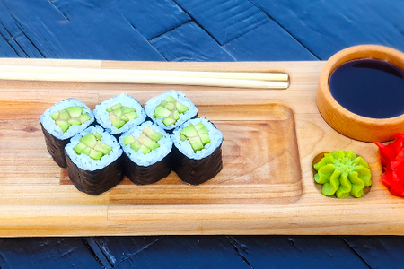 Мини ролл с авокадо