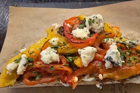 Брускетта с пеперонатой